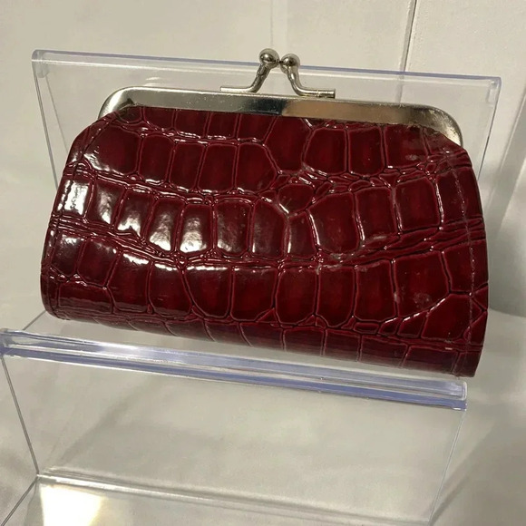 Red Faux Crocodile coin purse - like new - Picture 1 of 5